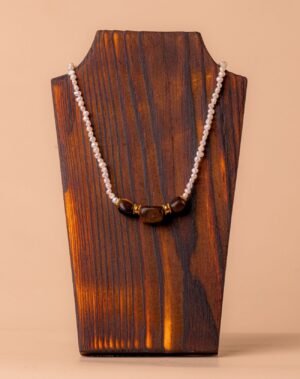Collier trois perles réctangulaire en œil de tigre et perles de culture
