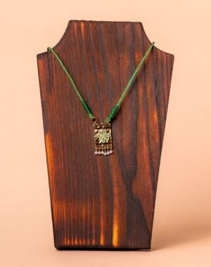 Collier 44
